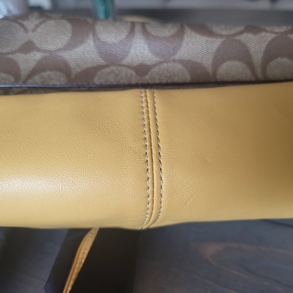 Authentic Coach backpack - Picture 3 of 4